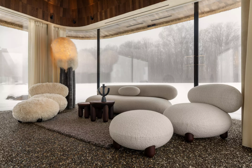 Guesthouse under the Reed Roof's interior includes an open living area